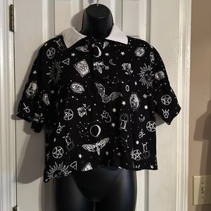 NWT Hot Topic Cropped XL top with collar and buttons